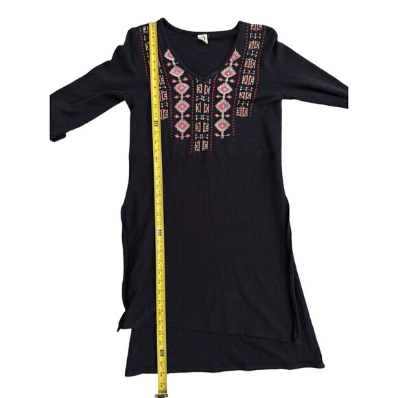 Anthropologie Akemi and Kin Embroidered Navy‎ Tunic Size Medium - Picture 5 of 5